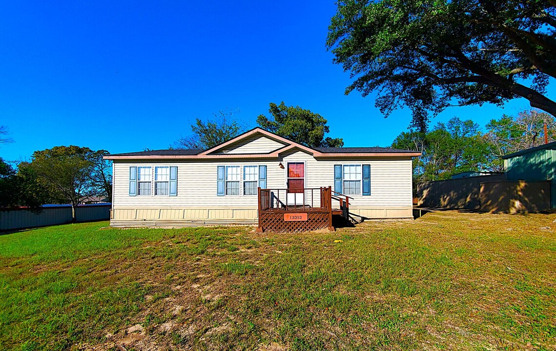 13352 State Hwy 64 in Tyler, TX - Foto de edificio