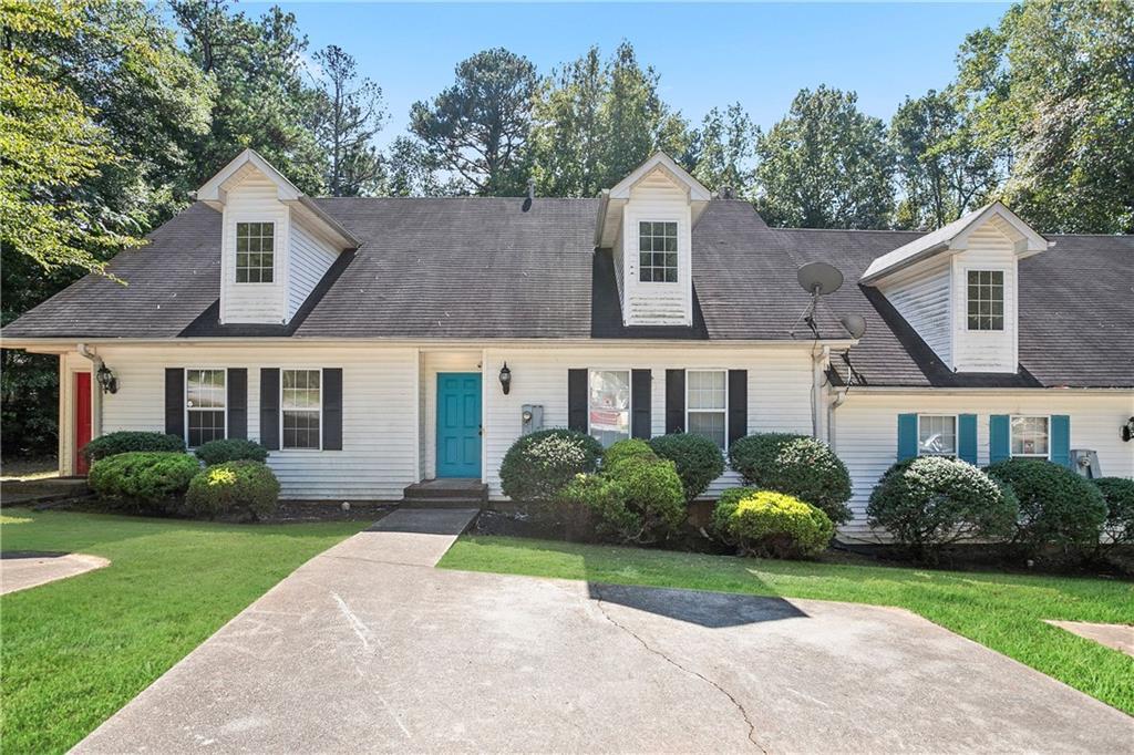 6714 Lakewood Dr in Douglasville, GA - Foto de edificio