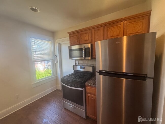 261 Powers St in New Brunswick, NJ - Building Photo - Building Photo