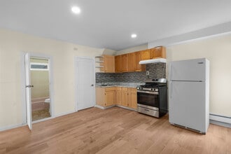 10 Clinton Ave in Bridgeport, CT - Building Photo - Building Photo