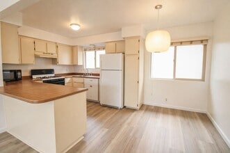 111 Newport Ave in Grover Beach, CA - Building Photo - Building Photo