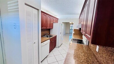 1200 SW 124th Terrace in Pembroke Pines, FL - Building Photo - Building Photo