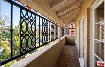 1217 Stearns Dr in Los Angeles, CA - Building Photo - Building Photo