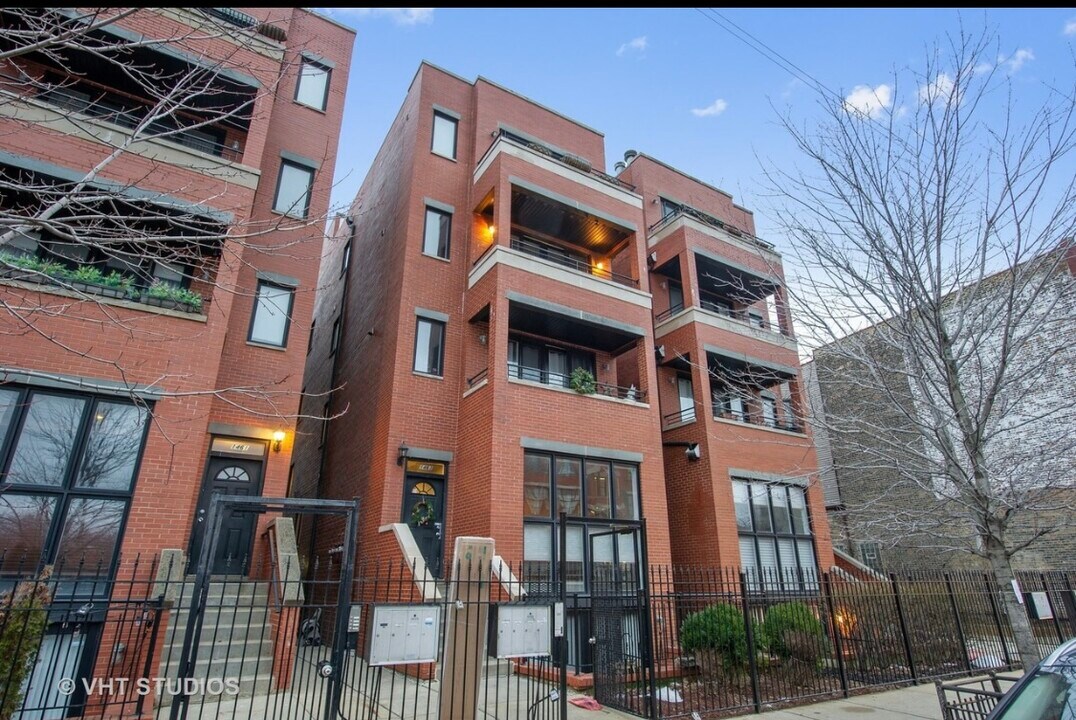 1463 W Grand Ave, Unit 3 in Chicago, IL - Building Photo