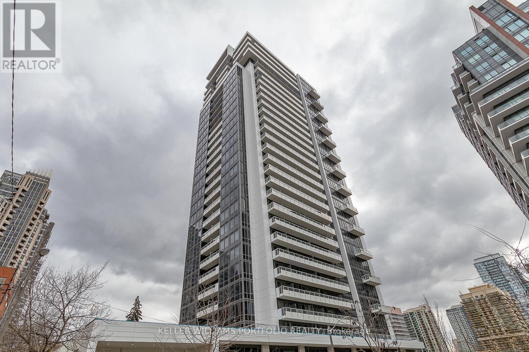 75-675 Canterbury Pl in Toronto, ON - Building Photo