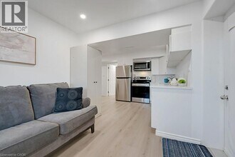 160 Freure Dr in Cambridge, ON - Building Photo - Building Photo