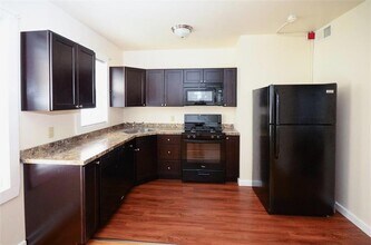 690 Elm St in Woonsocket, RI - Building Photo - Building Photo