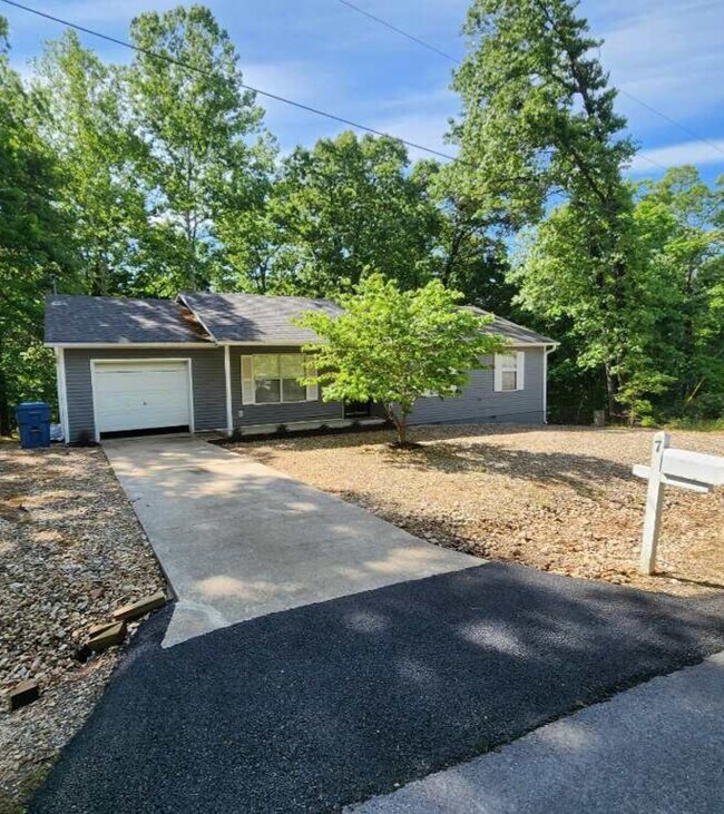 property at 7 Claypole Ln