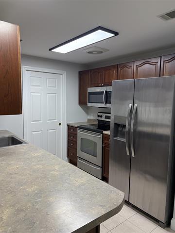 16 Crestview Cir, Unit #174 in Londonderry, NH - Building Photo - Building Photo