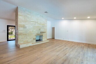 13050 SW 71st Ave in Miami, FL - Building Photo - Building Photo