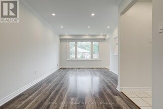 144 Willow Ln in Newmarket, ON - Building Photo - Building Photo