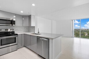 3000 Coral Wy in Coral Gables, FL - Building Photo