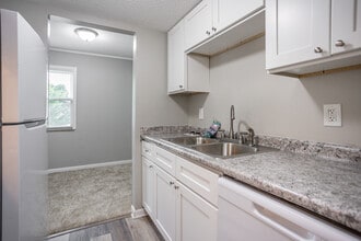 Evergreen Terrace in Knoxville, TN - Foto de edificio - Interior Photo