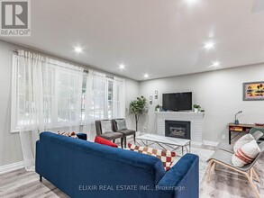 686 Cedar Ave in Burlington, ON - Building Photo - Building Photo