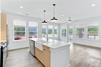 The Reserve at Alamo Ranch in San Antonio, TX - Foto de edificio - Building Photo