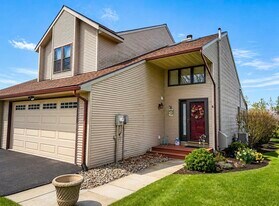 209 Vivian Ln in Vestal, NY - Building Photo