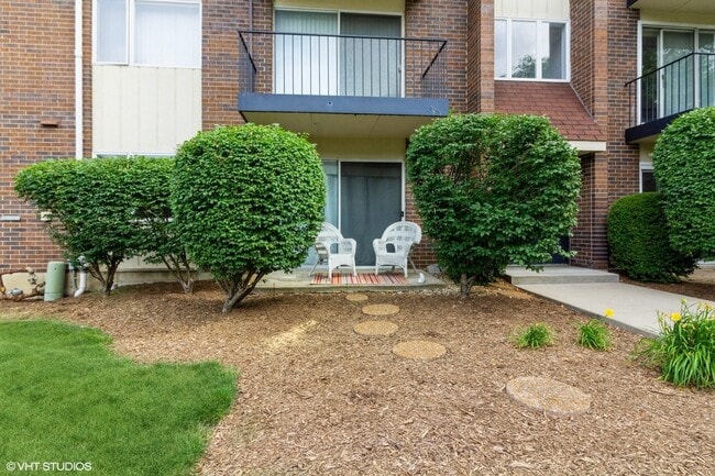 5S 66 Pebblewood Ln in Naperville, IL - Building Photo - Building Photo