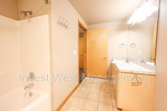 300 W 8th St in Vancouver, WA - Building Photo - Building Photo