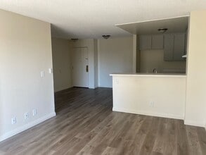 Laurel Canyon West in North Hollywood, CA - Building Photo - Interior Photo