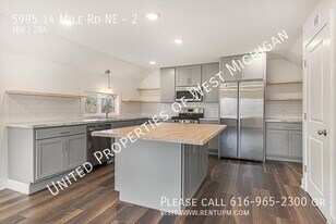 5995 14 Mile Rd NE in Rockford, MI - Building Photo