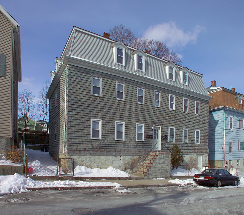 621 3rd St in Fall River, MA - Building Photo