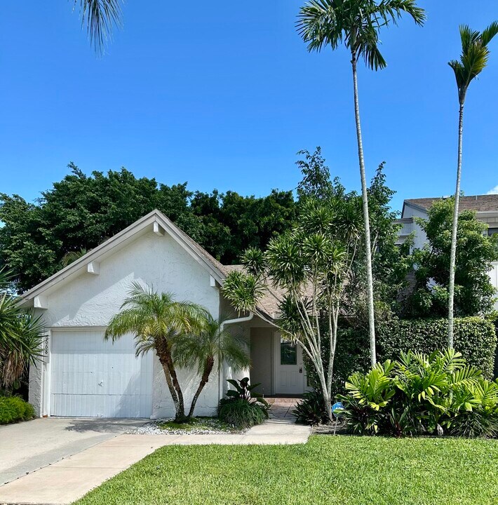 6668 Canary Palm Cir in Boca Raton, FL - Building Photo