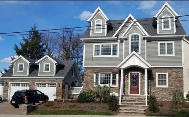 185 Elm St-Unit -1st floor in Elmwood Park, NJ - Building Photo - Building Photo