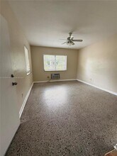2215 NE 172nd St in North Miami Beach, FL - Building Photo - Building Photo