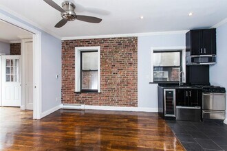 434 W 52nd St in New York, NY - Building Photo - Building Photo