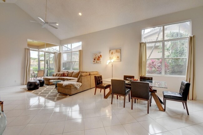 2479 NW 66th Dr in Boca Raton, FL - Building Photo - Building Photo