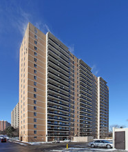 Hilltop heights in Toronto, ON - Building Photo - Building Photo