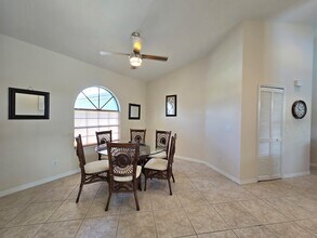 512 SE 33rd Terrace in Cape Coral, FL - Building Photo - Building Photo