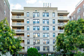 Wetherole Plaza Condominium in Rego Park, NY - Building Photo - Primary Photo