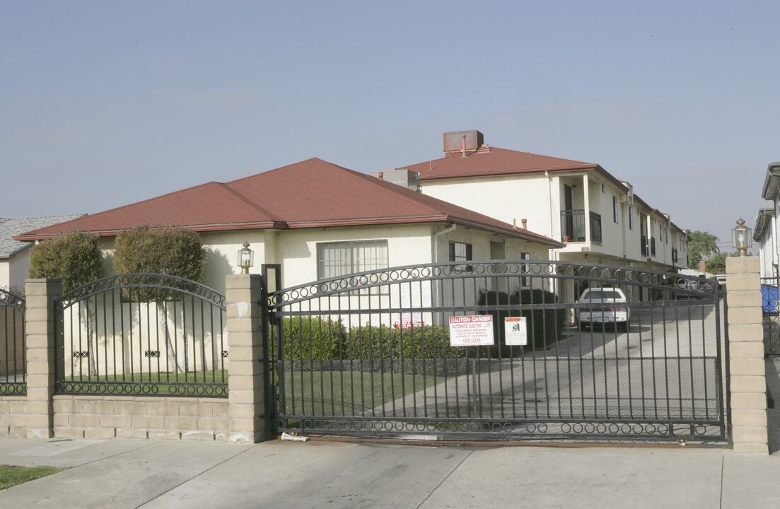 321-325 N Montebello Blvd in Montebello, CA - Foto de edificio