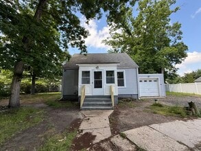 1050 Alexander Dr in Vineland, NJ - Foto de edificio - Building Photo