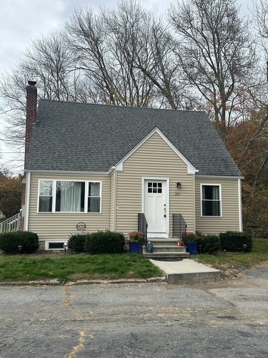 23R Locust Ct in Waterford, CT - Building Photo