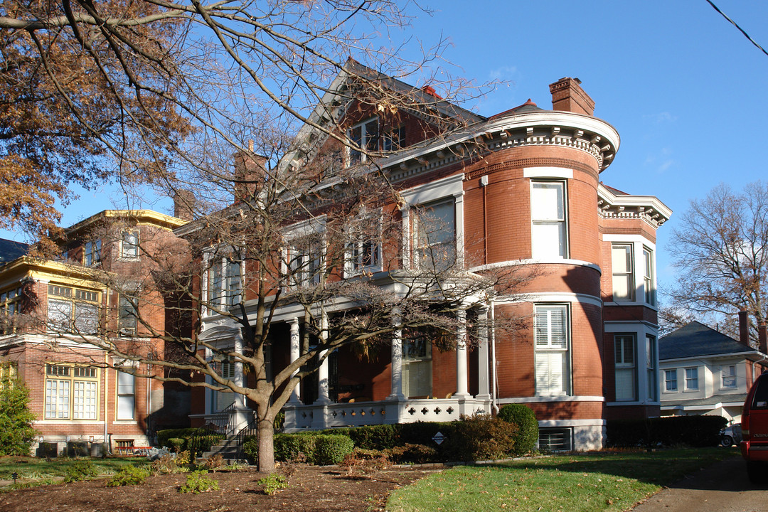 1027 Cherokee Rd in Louisville, KY - Building Photo