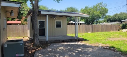 404 SW 10th St in Premont, TX - Building Photo - Building Photo