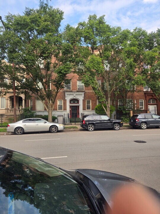5704 S Indiana Ave in Chicago, IL - Building Photo