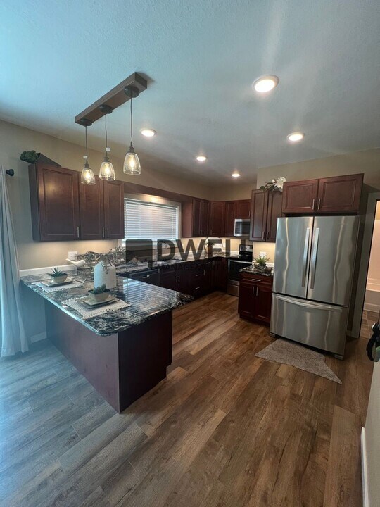807 1st Dr NW-Unit -A in Austin, MN - Foto de edificio