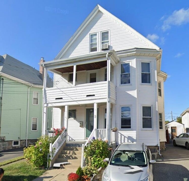 22 Laurel St in Watertown, MA - Building Photo