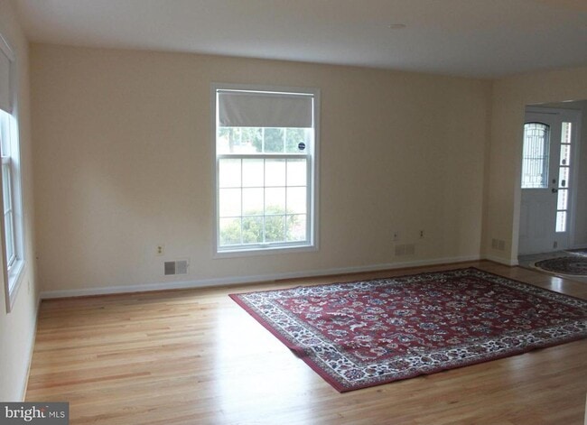 6210 Cottonwood St in McLean, VA - Building Photo - Building Photo