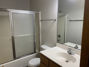221 Sheldon Ave in Ames, IA - Building Photo - Building Photo