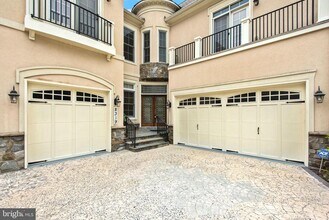 8319 Quarry Manor Terrace in Bethesda, MD - Building Photo - Building Photo
