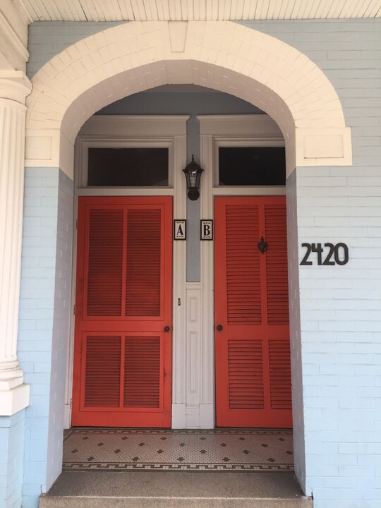 2420 Grove Ave in Richmond, VA - Foto de edificio