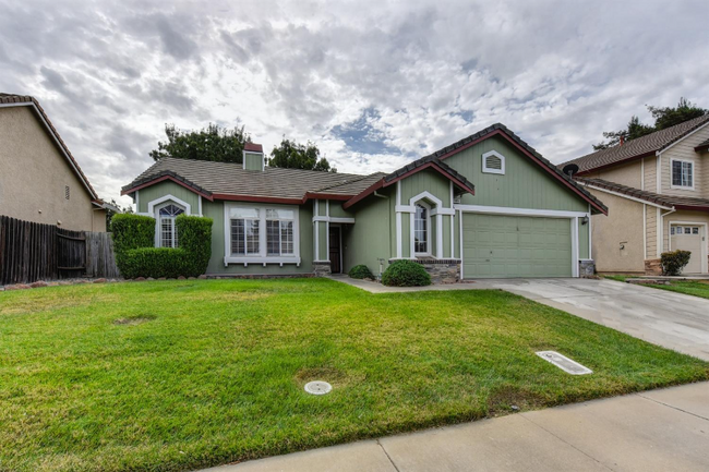 1806 Augusta Ln in Yuba City, CA - Foto de edificio - Building Photo