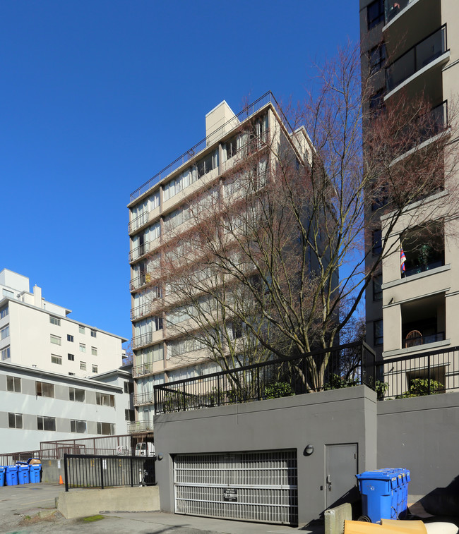 Bayside Towers in Vancouver, BC - Building Photo - Building Photo