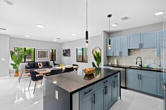 1540 NW 46th St in Miami, FL - Foto de edificio - Building Photo