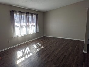 2105 49 1/2 Ln NW in Rochester, MN - Building Photo - Building Photo