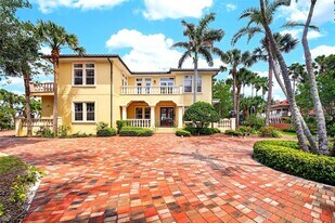 115 18th St in Belleair Beach, FL - Building Photo